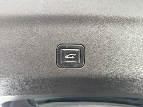 Used 2021 GMC Yukon AT4 w/ AT4 Premium Package AWD/4WD image 9