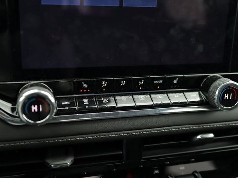 Used 2024 Chevrolet Colorado LT w/ LT Convenience Package II image 16