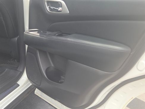 Used 2014 Nissan Pathfinder Platinum w/ Platinum Premium Package AWD/4WD image 11