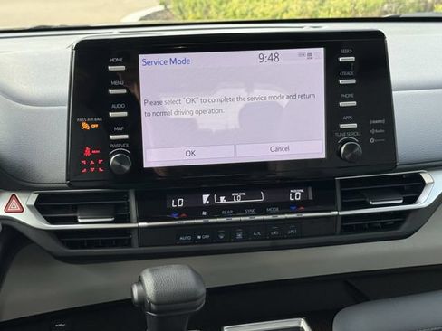 Used 2024 Toyota Sienna LE FWD image 15