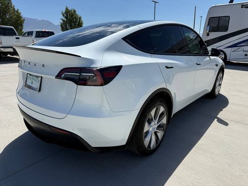 Used 2021 Tesla Model Y Long Range AWD/4WD image 3