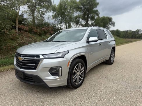 Used 2022 Chevrolet Traverse High Country image 2