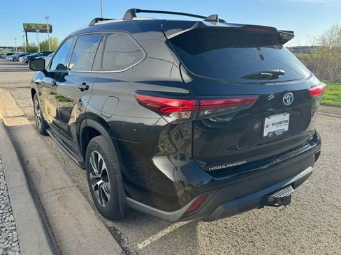 Used 2022 Toyota Highlander XLE AWD/4WD image 46