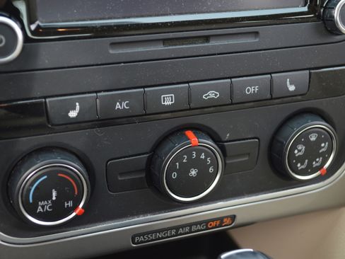 Used 2015 Volkswagen Passat 1.8T Limited Edition image 21