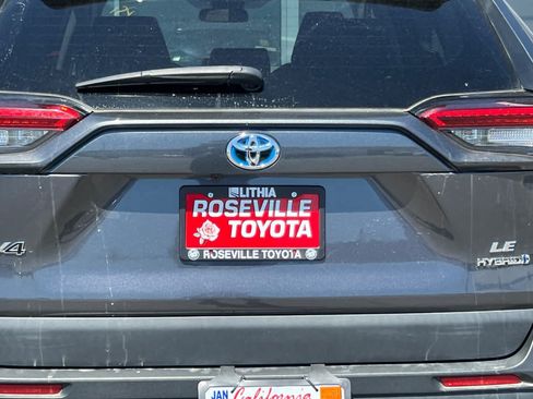Used 2021 Toyota RAV4 LE AWD/4WD image 19