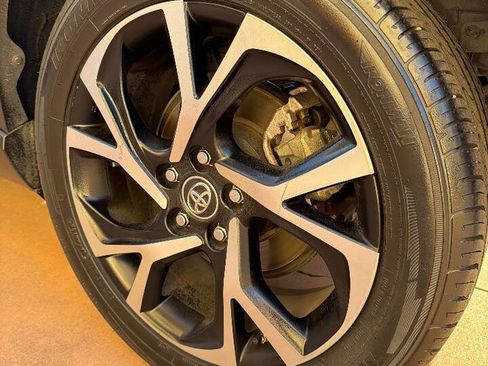 Used 2019 Toyota C-HR Limited image 32