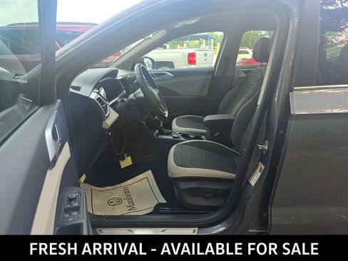 Used 2025 Volkswagen Taos SE AWD/4WD image 7