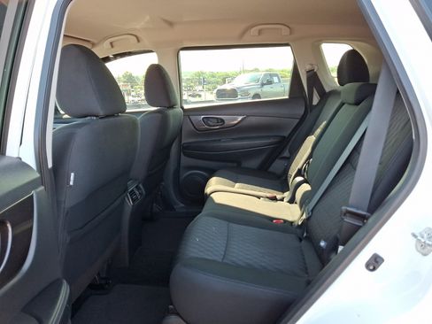 Used 2019 Nissan Rogue S AWD/4WD image 10