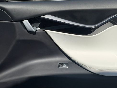 Used 2018 Tesla Model X 100D image 39