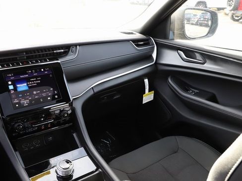 New 2025 Jeep Grand Cherokee L Laredo image 25