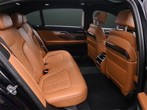 Used 2022 BMW 750i xDrive 750i xDrive w/ Executive Package image 18