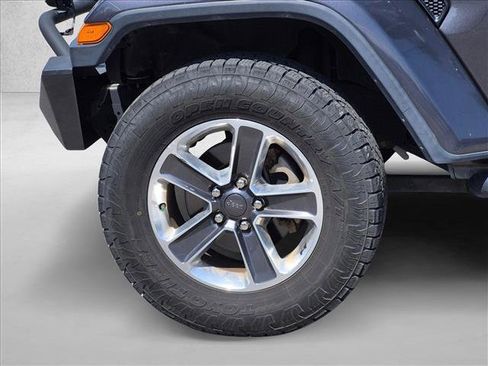 Used 2018 Jeep Wrangler Unlimited Sahara w/ Cold Weather Group AWD/4WD image 9
