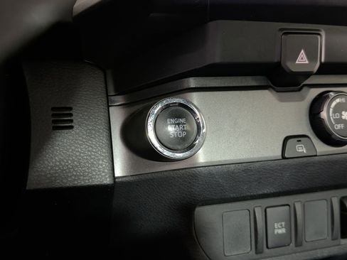 Used 2019 Toyota Tacoma TRD Off-Road image 26