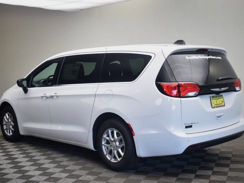 New 2027 Chrysler Pacifica LX FWD image 12