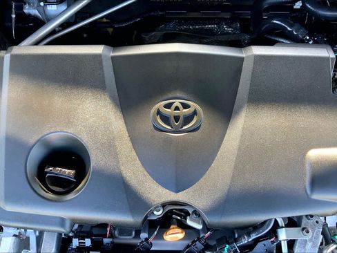 Used 2018 Toyota Camry XSE FWD image 32