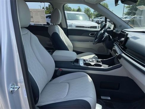 New 2026 Kia Carnival EX image 20