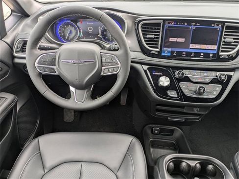 New 2026 Chrysler Pacifica Select image 25