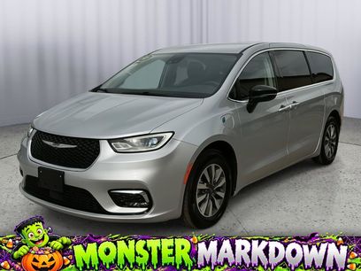 Used 2024 Chrysler Pacifica Limited