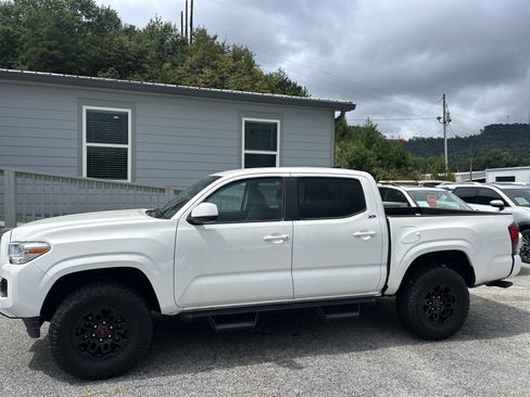 Used 2022 Toyota Tacoma SR w/ SR Convenience Package RWD image 2
