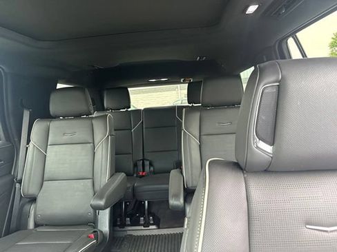 Used 2023 Cadillac Escalade Premium Luxury AWD/4WD image 26