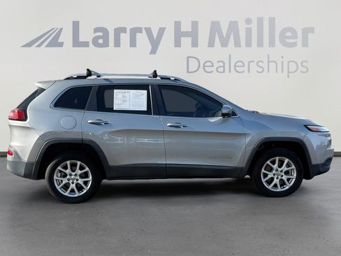 Used 2017 Jeep Cherokee Latitude image 7