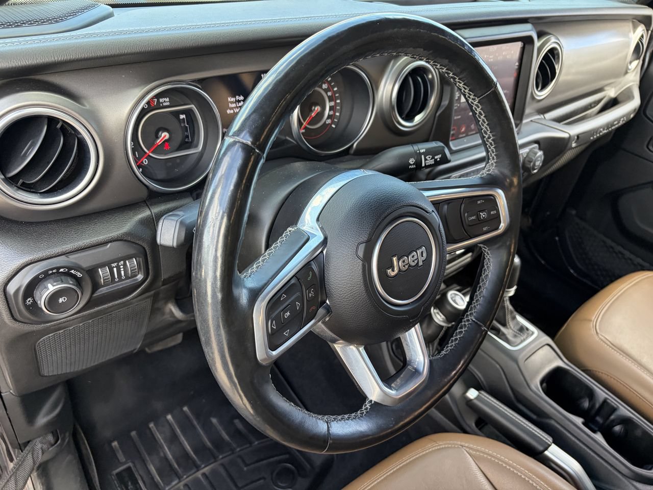 Used 2022 Jeep Wrangler Unlimited Rubicon w/ LED Lighting Group AWD/4WD image 23
