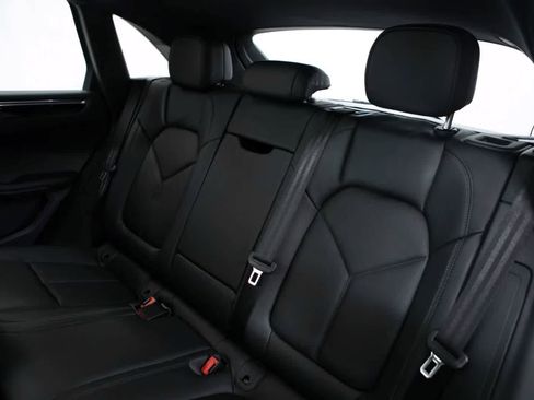 Certified 2026 Porsche Macan AWD/4WD image 36