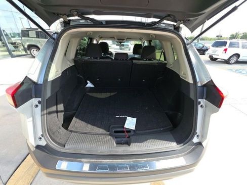 Used 2023 Nissan Rogue SV FWD image 24