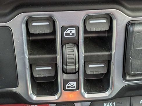 Certified 2025 Jeep Gladiator Mojave AWD/4WD image 23