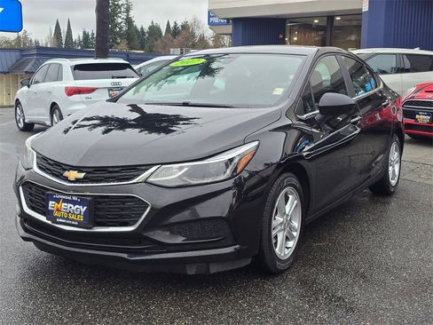 Used 2017 Chevrolet Cruze LT image 4