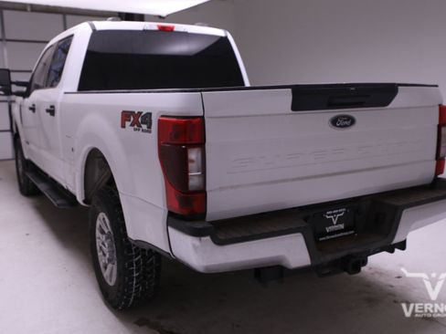 Used 2021 Ford F250 XLT w/ FX4 Off-Road Package image 2