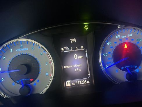 Used 2016 Toyota Camry SE FWD image 5