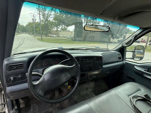 Used 2000 Ford F550 2WD Regular Cab Super Duty image 10