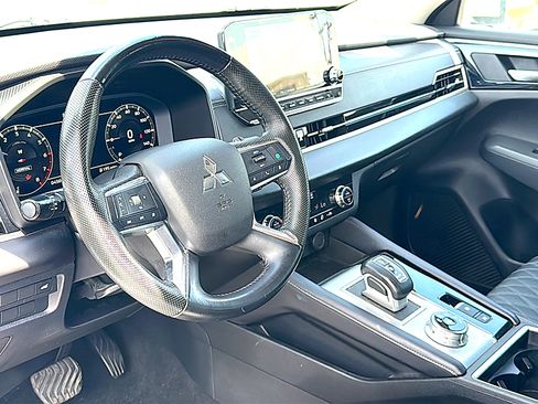 Used 2023 Mitsubishi Outlander SEL FWD image 12
