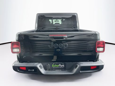 Used 2023 Jeep Gladiator Willys AWD/4WD image 7