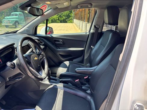 Used 2018 Chevrolet Trax LT w/ LT Convenience Package AWD/4WD image 10