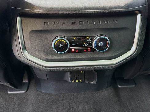 Used 2025 Ford Expedition Tremor AWD/4WD image 45