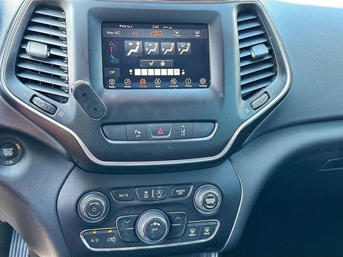 Used 2021 Jeep Cherokee Latitude Plus image 16