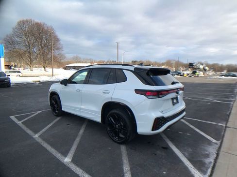 Used 2025 Volkswagen Tiguan SE R-Line image 11