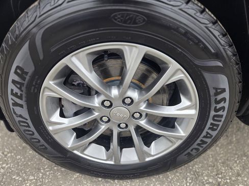 Used 2020 Jeep Cherokee Latitude Plus w/ Cold Weather Group image 15