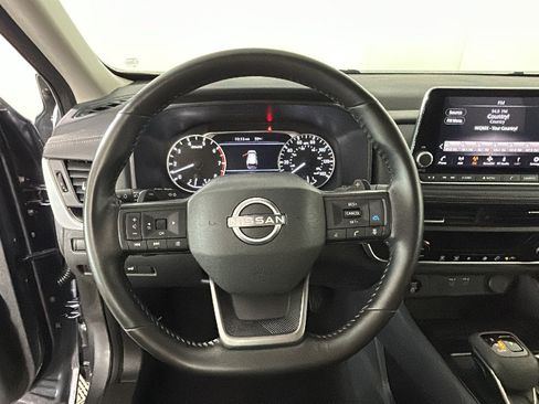 Used 2025 Nissan Rogue SV FWD image 15