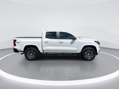 Used 2025 Chevrolet Colorado Z71 w/ Technology Package AWD/4WD image 10