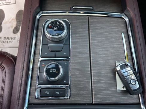 Used 2023 Ford Expedition Limited AWD/4WD image 35