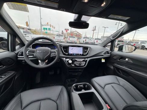 New 2026 Chrysler Pacifica Select image 22