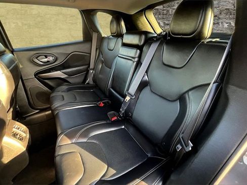 Used 2019 Jeep Cherokee Limited image 20