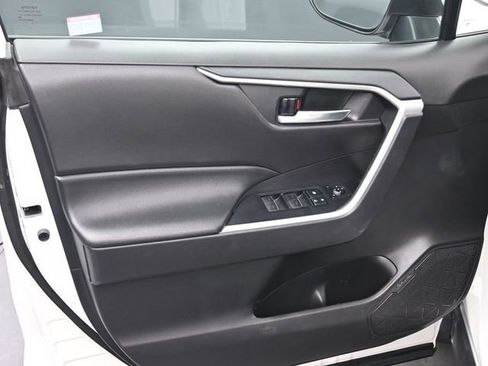 Certified 2022 Toyota RAV4 XLE w/ Convenience Package image 20