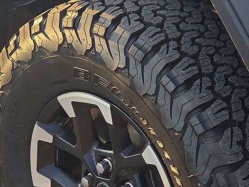 Used 2025 Jeep Wrangler Unlimited Rubicon image 9