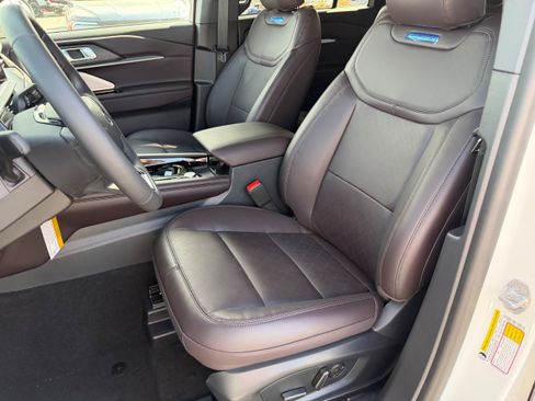 New 2026 Ford Explorer Platinum AWD/4WD image 11