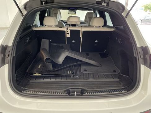 Used 2025 Mercedes-Benz GLC 300 4MATIC image 15