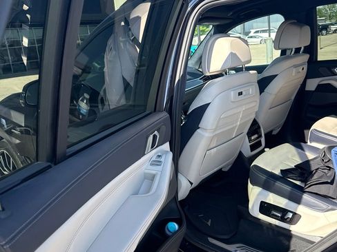 Used 2019 BMW X7 xDrive40i w/ Premium Package AWD/4WD image 3